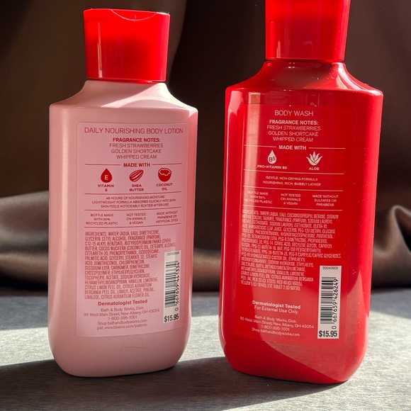 Bath & Body Works Strawberry Pound Cake Body Wash - full size Bottles - Picture 4 of 5